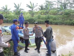 Kapolres Banyuasin Dampingi Bupati Panen Raya IP 200 di Karang Agung Ilir